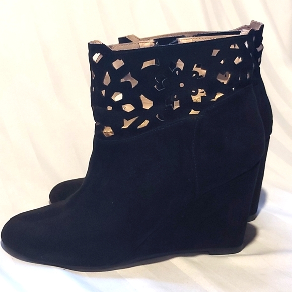 071. TORRID SUEDE WEDGE BOOTIES! - Picture 2 of 6